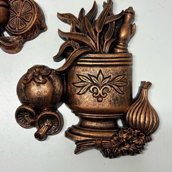 Set of 3 vintage Coppercraft Guild wall hangings with various vegetables - Picture 2 of 11